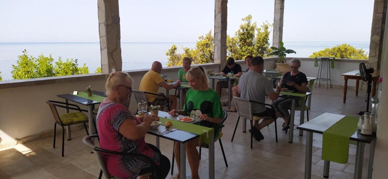 Guesthouse Oaza Emi Dobra Voda Exteriör bild